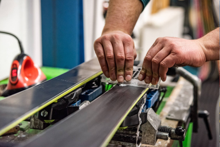 Slēpju, snovborda dēļu serviss